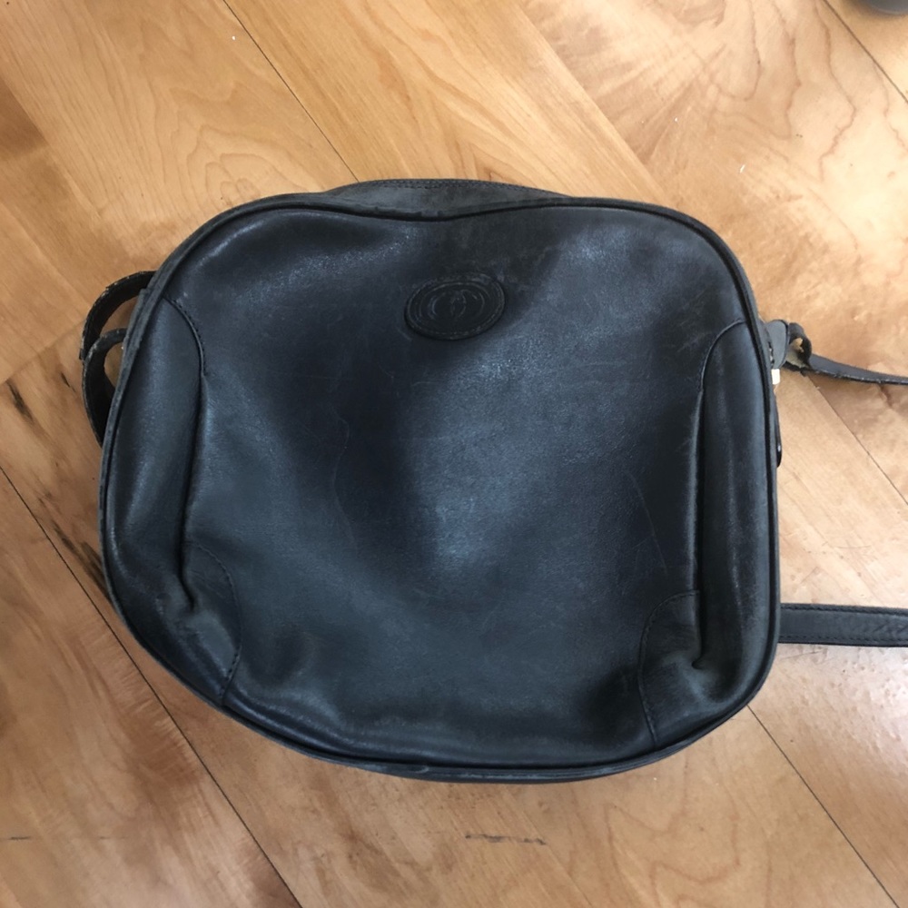 Vintage Gucci navy shoulder bag. Needs new strap